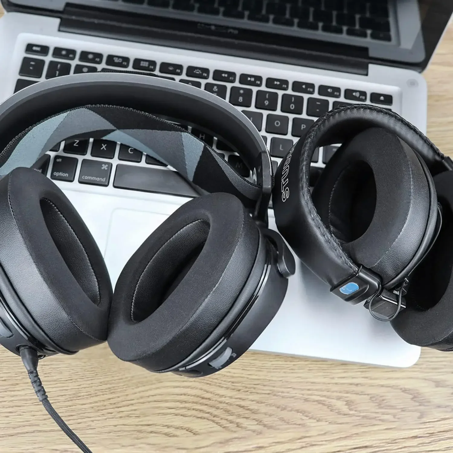 オーディオテクニカ ATH M50 M50X M50XBT  - Audio Technica Headphone Ath-M20X のレビューと価格